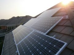 淺談屋頂太陽能光伏發(fā)電站與居民建筑的幾種完美結合優(yōu)勢