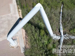 一臺(tái)風(fēng)電機(jī)組倒塔！