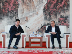 倪真與遼陽(yáng)市市長(zhǎng)郭云峰會(huì)談