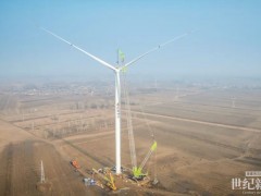 再傳捷報！東北公司阜新彰武五峰300兆瓦風電項目首臺風機吊裝成功！