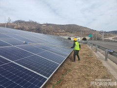 山西高速公路光伏項目成功應用納米自清潔技術，助力綠色交通高效發(fā)展